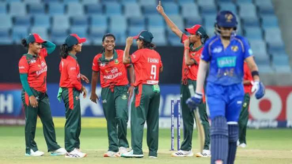 ব্যাটিং ব্যর্থতার পর বোলারদের নৈপুণ্যে সেমিফাইনালে বাংলাদেশ
