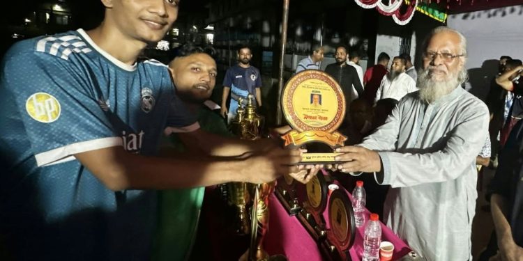 রামুতে ‘ফুটবল ট্রেনিং সেন্টারের উদ্যোগে সংবর্ধনা, ট্র্যাকস্যুট বিতরণ, পিকনিক ও প্রীতি ফুটবল ম্যাচ অনুষ্ঠিত