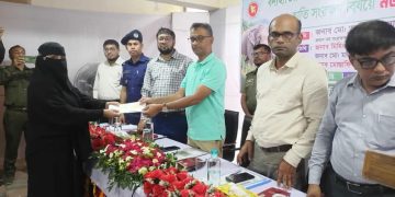 লামায় বন্যহাতির আক্রমণে ক্ষতিগ্রস্তদের মাঝে চেক বিতরণ