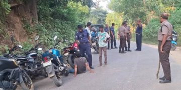 কক্সবাজারে পাহাড়ি সড়কে শতাধিক যাত্রীকে জিম্মি করে ডাকাতি